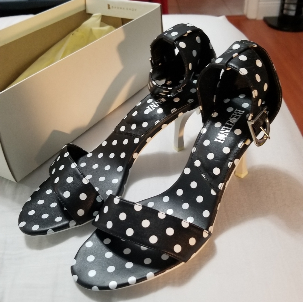 Women's shoes